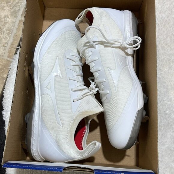 Mizuno Dominant Knit Women's Metal Fastpitch Softball Cleat - Picture 8 of 12